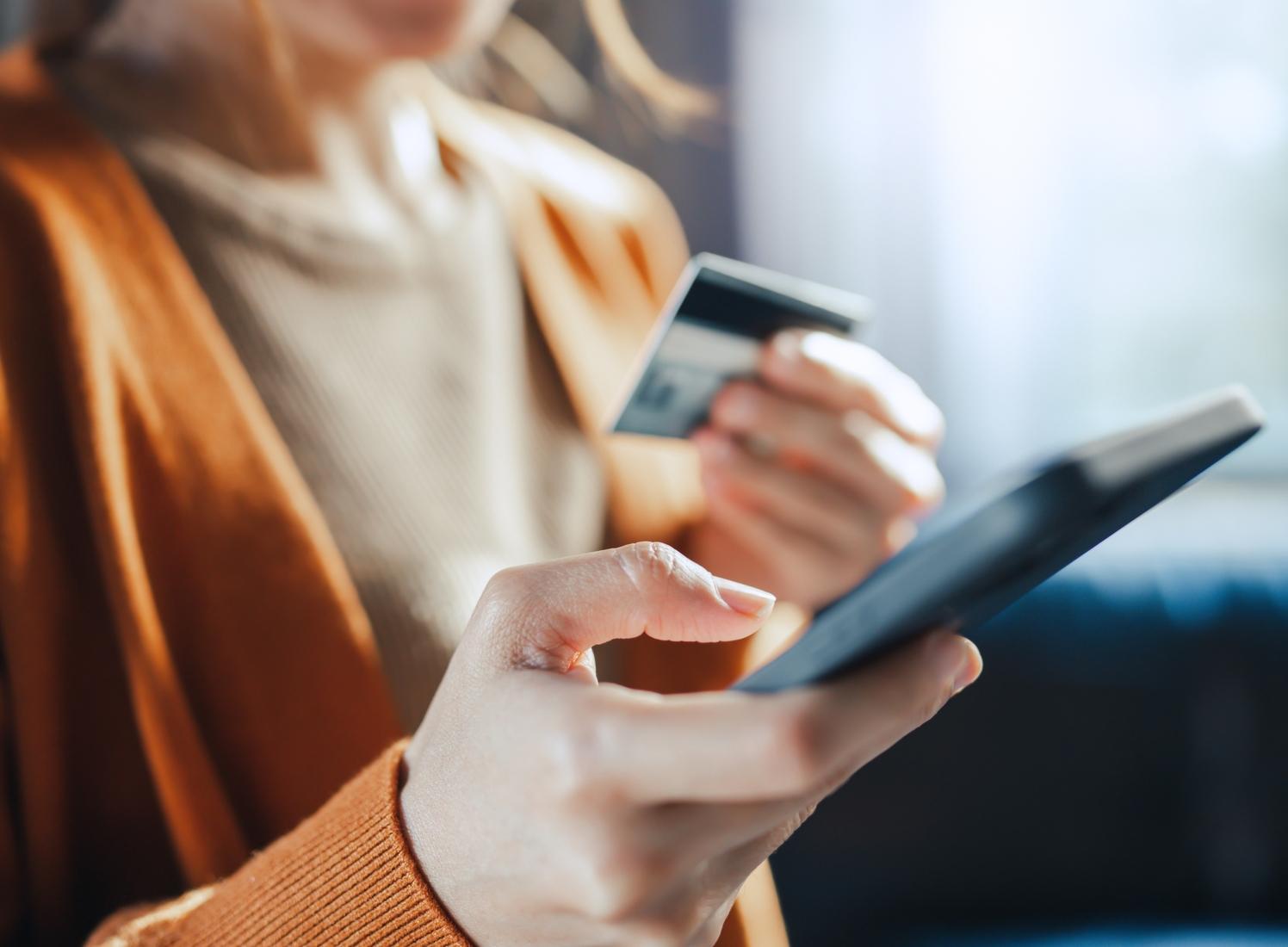 woman using credit card online